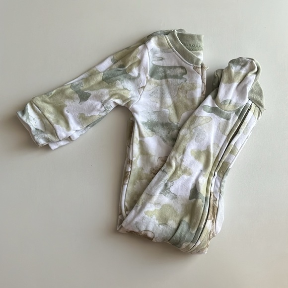 Levis 6m Onesie - Picture 3 of 8